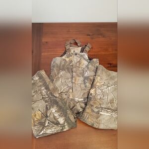 Redhead silent camo overals.